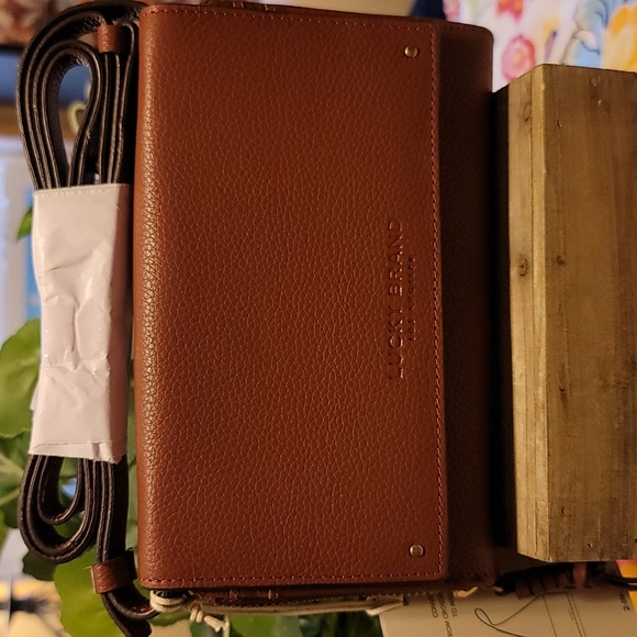Lucky Brand Handbags - LUCKY BRAND Genuine Leather Aila Convertible Wallet